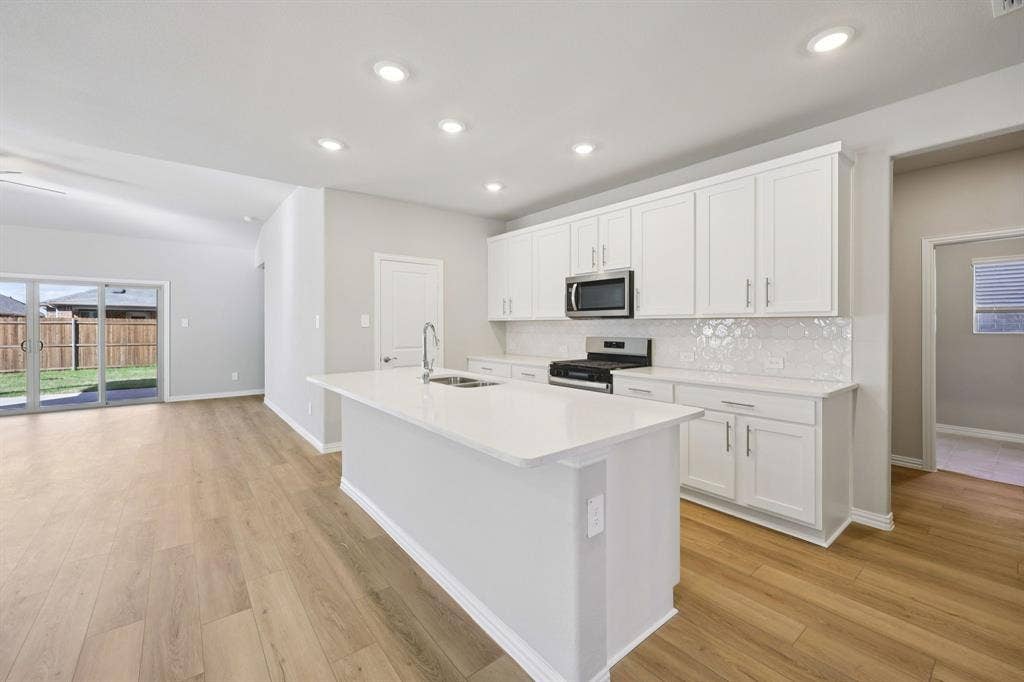 1125 Windflower Drive, Princeton, TX 75407 Photo is not of the actual home, but is an inspirational photo of builder’s model home and may depict options, furnishings, and/or decorator features that are not included.