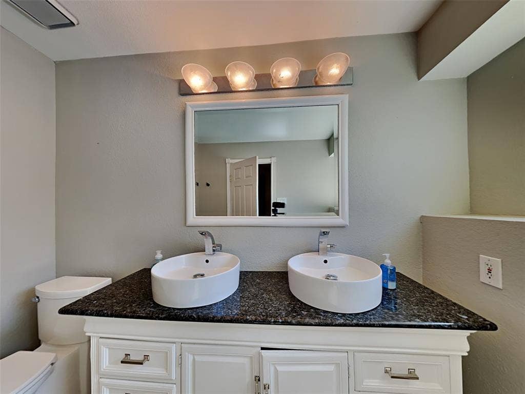 250 Pinyon Lane, Coppell, TX 75019 250 Pinyon Lane, Coppell, TX 75019