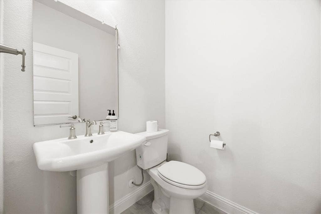 6122 Poolside Way, Royse City, TX 75189 half bath downstairs