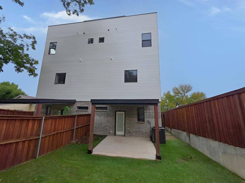 1818 Pollard Street, Dallas, TX 75208