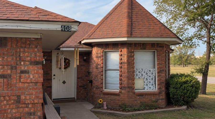 Property photo for 408 Avenue D, Ennis, TX