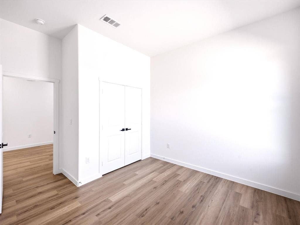 5365 Rabbit Trail, Kemp, TX 75143 Interior space featuring high ceilings, wood-finish flooring, and double closet doors with matte black hardware