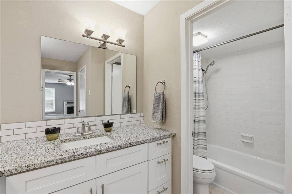 828 Pebble Beach Drive, Garland, TX 75043 828 Pebble Beach Drive, Garland, TX 75043