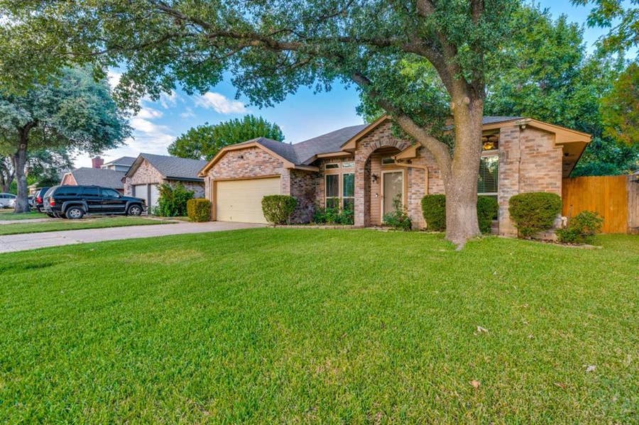 Property photo for 5001 Osage Drive, Arlington, TX