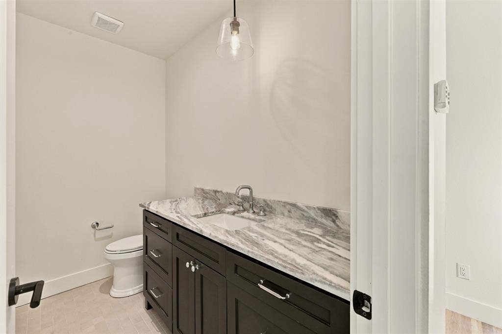 5735 Goodwin Avenue, Dallas, TX 75206 Full 2 story guest house
