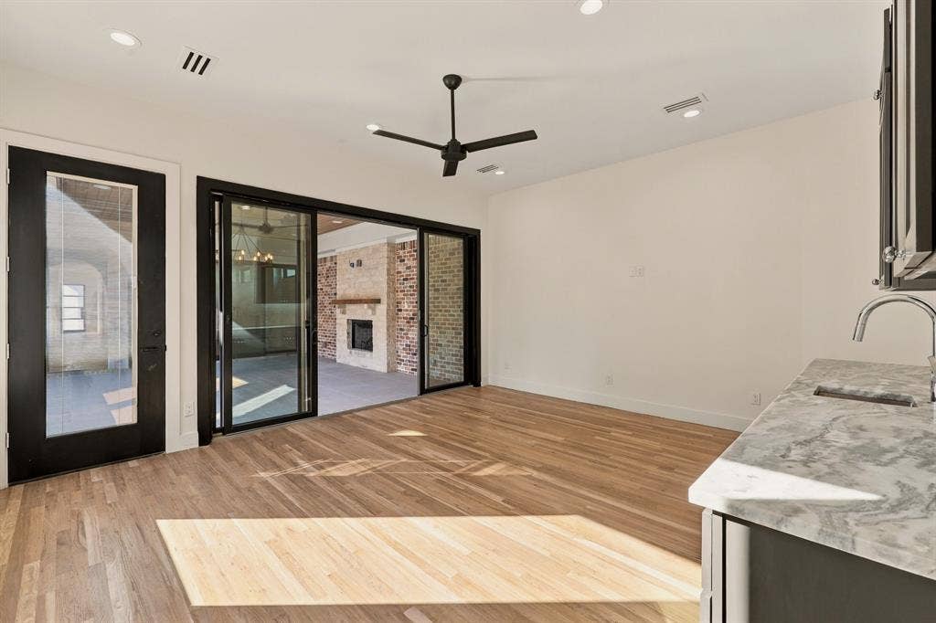 5735 Goodwin Avenue, Dallas, TX 75206 Full 2 story guest house