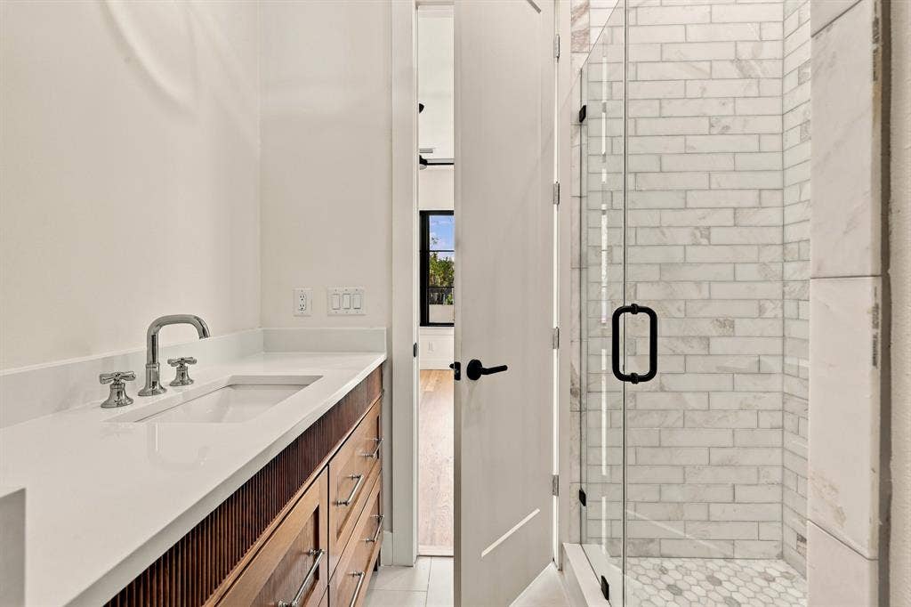 5735 Goodwin Avenue, Dallas, TX 75206 5735 Goodwin Avenue, Dallas, TX 75206