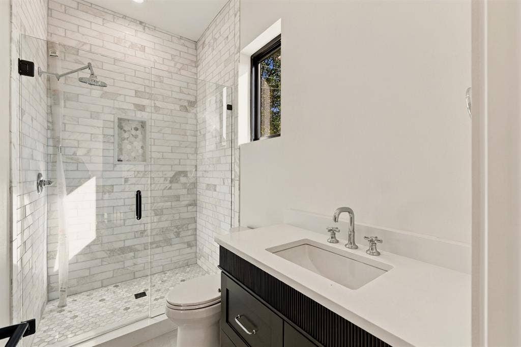 5735 Goodwin Avenue, Dallas, TX 75206 Full 2 story guest house