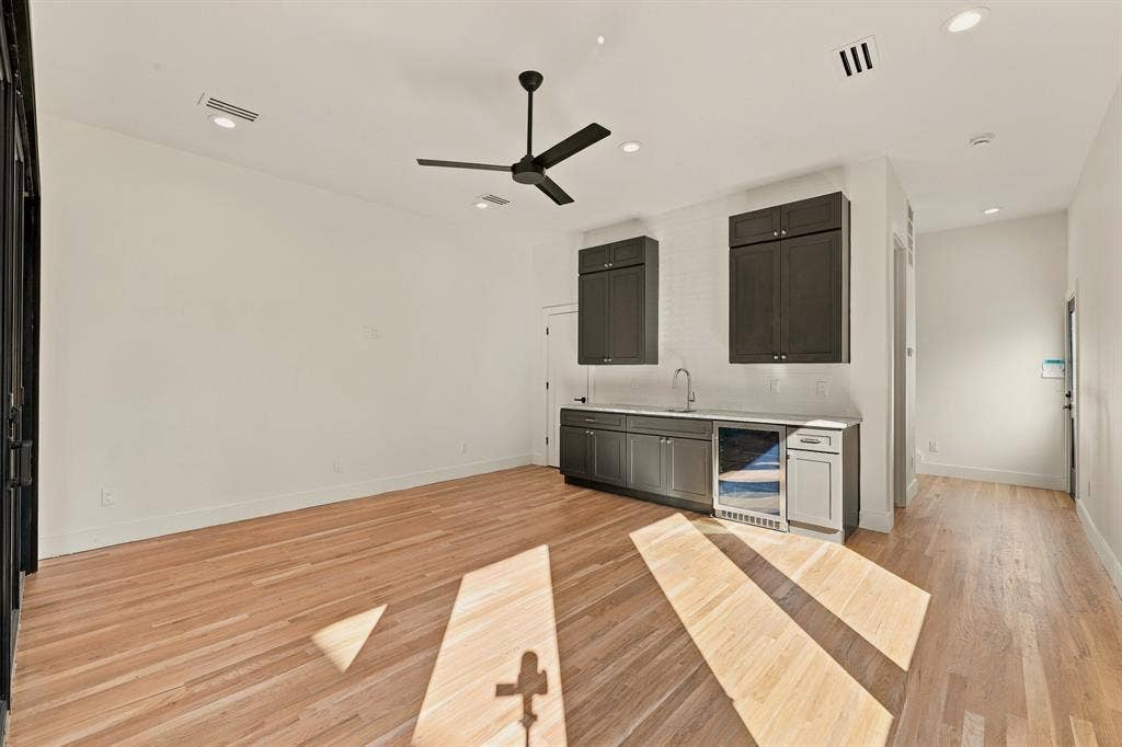 5735 Goodwin Avenue, Dallas, TX 75206 Full 2 story guest house