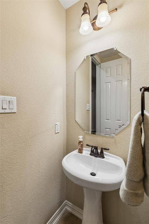 7625 Ridgedale Court, Sachse, TX 75048 Half bath downstairs