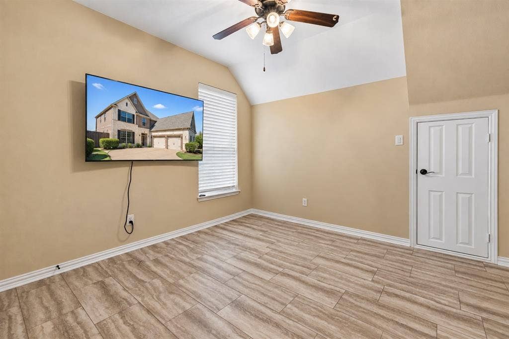 7625 Ridgedale Court, Sachse, TX 75048 Upstairs guest bedroom