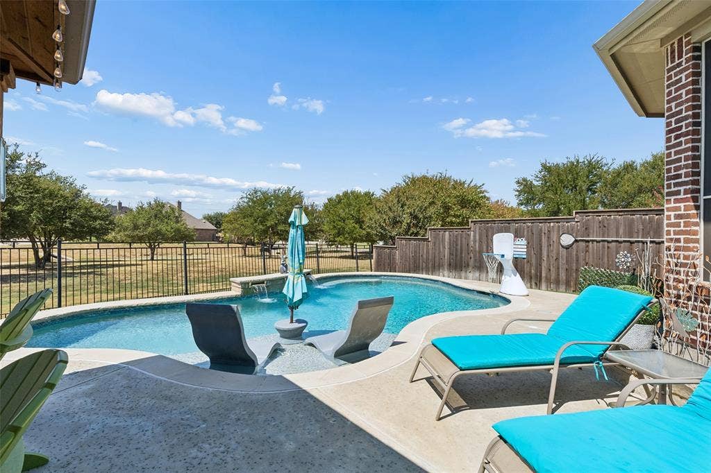 7625 Ridgedale Court, Sachse, TX 75048 Check out this pool!