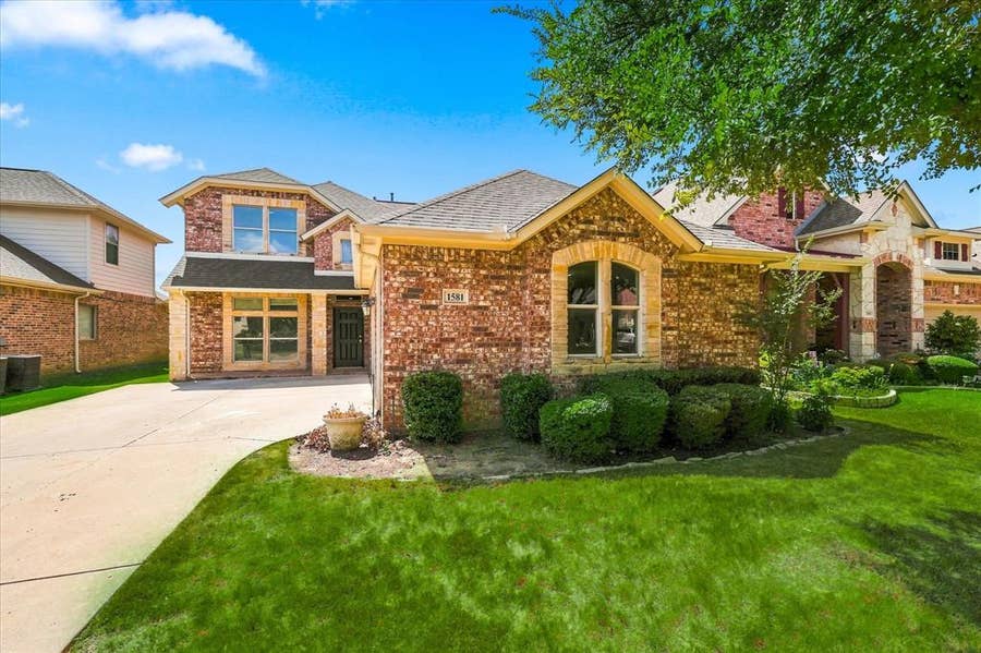 Property photo for 1581 Meadows Avenue, Lantana, TX