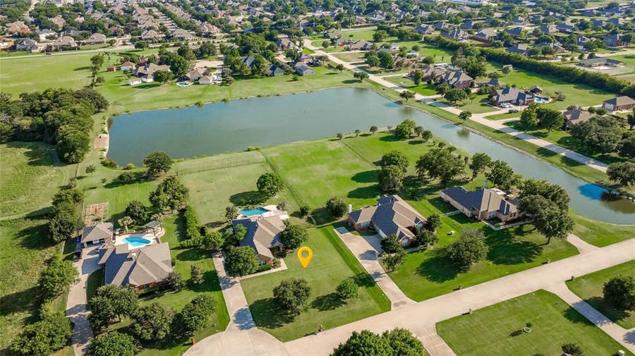 Property photo for 104 Island Circle, Shady Shores, TX