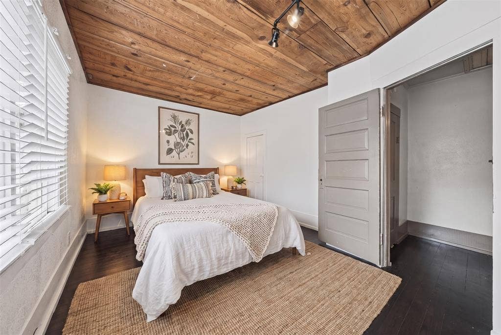 406 Summit Street, Farmersville, TX 75442 Virtually staged. Wood-plank ceiling, dark wood-finish flooring, and white horizontal blinds