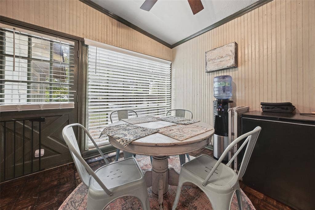406 Summit Street, Farmersville, TX 75442 Beadboard wall paneling, expansive multi-pane windows with horizontal blinds, wood-finish flooring, and a ceiling fan with integrated lighting