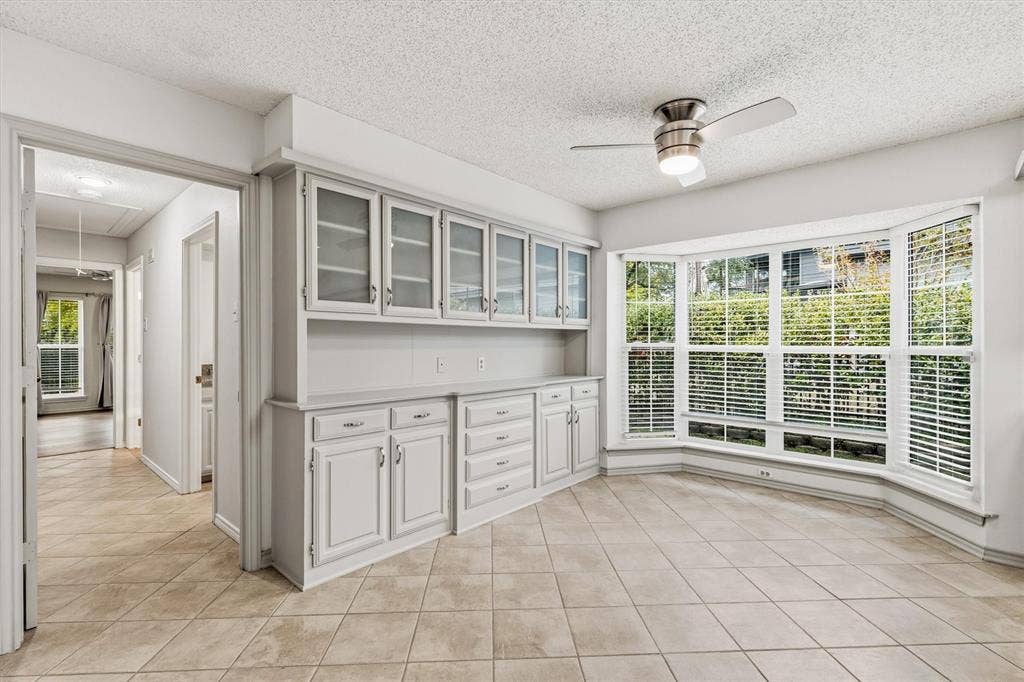 Large breakfast nook