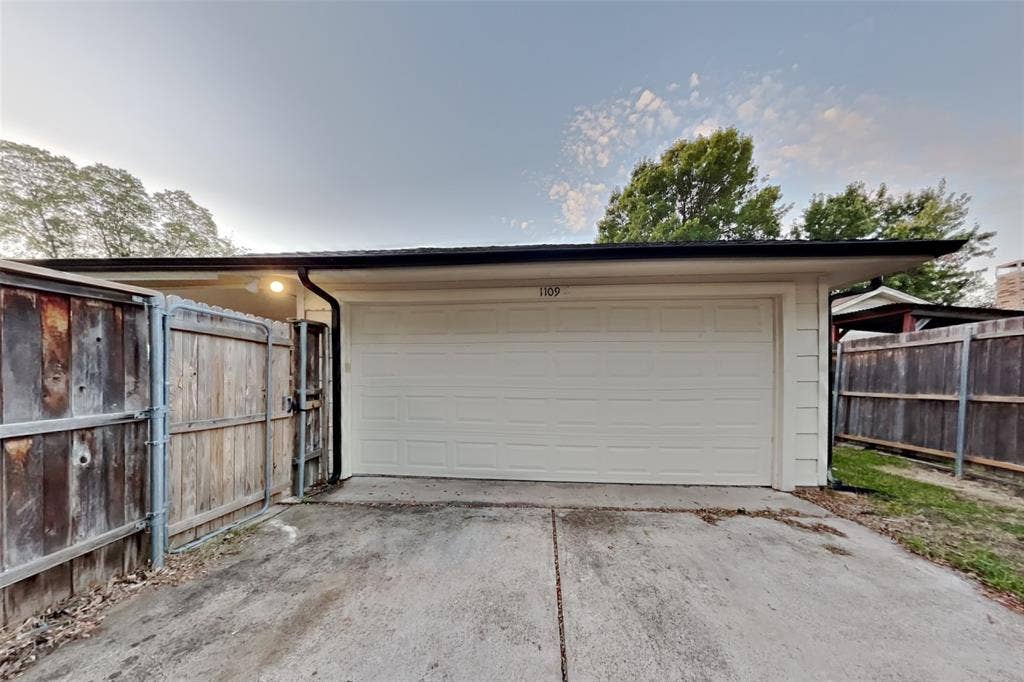 1109 Holland Drive, Garland, TX 75040 1109 Holland Drive, Garland, TX 75040