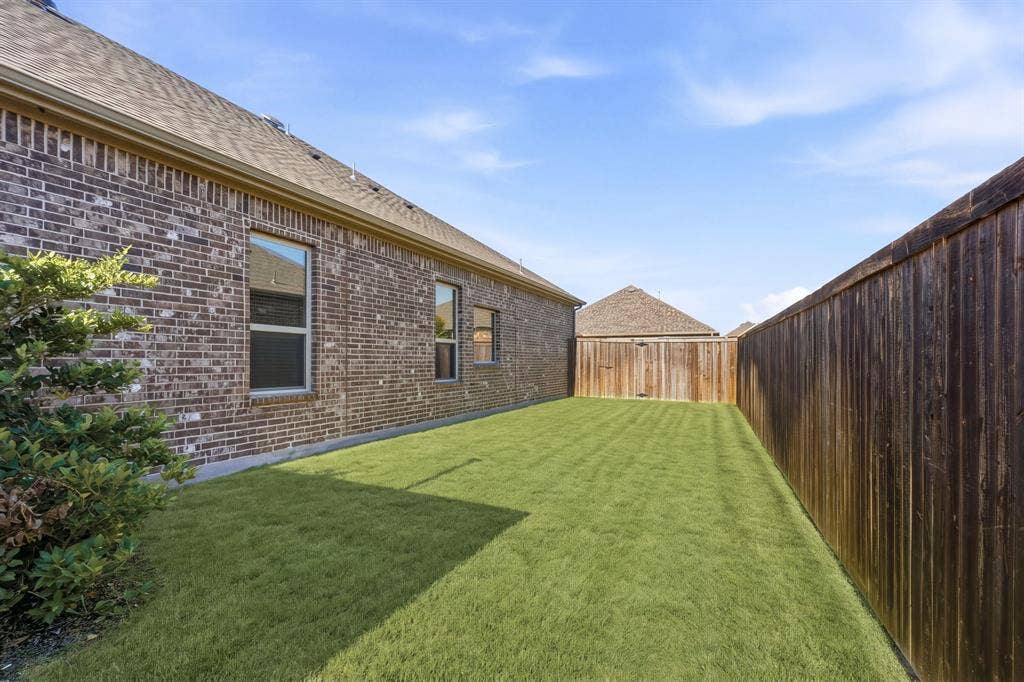 605 Brook Drive, Anna, TX 75409 fenced side yard