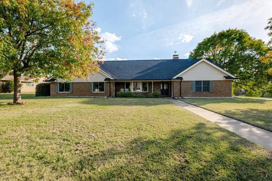 Property photo for 2600 Hilley Drive, Mineral Wells, TX