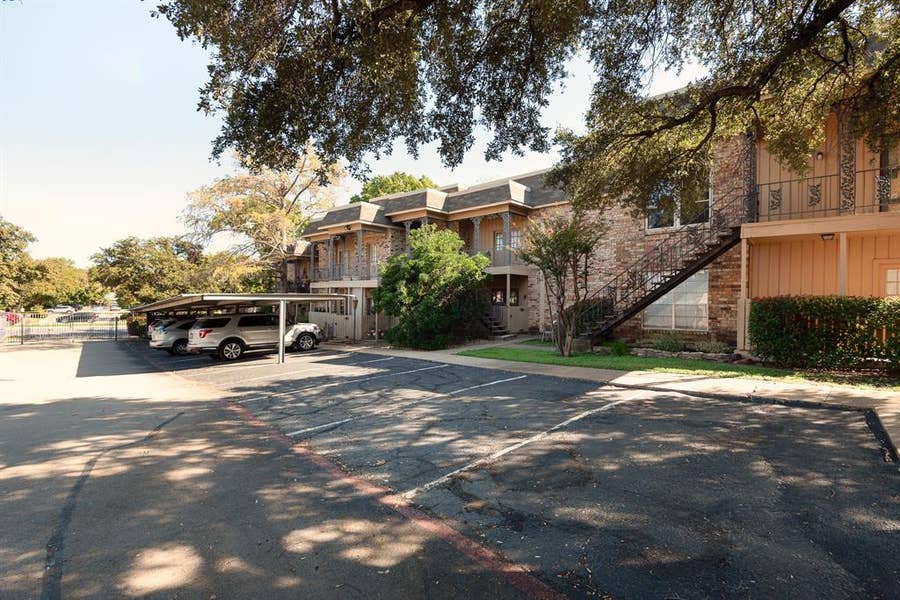 Property photo for 4415 Bellaire Drive S, #102S, Fort Worth, TX