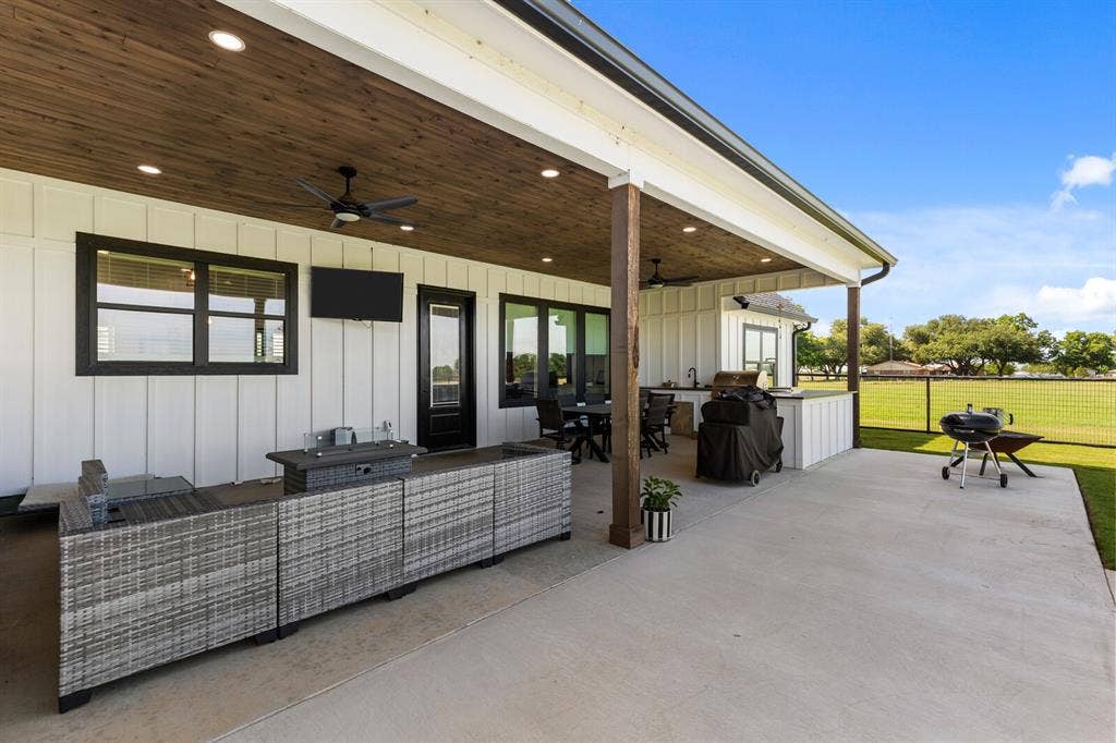 11683 Old Dallas Road, West, TX 76691 11683 Old Dallas Road, West, TX 76691