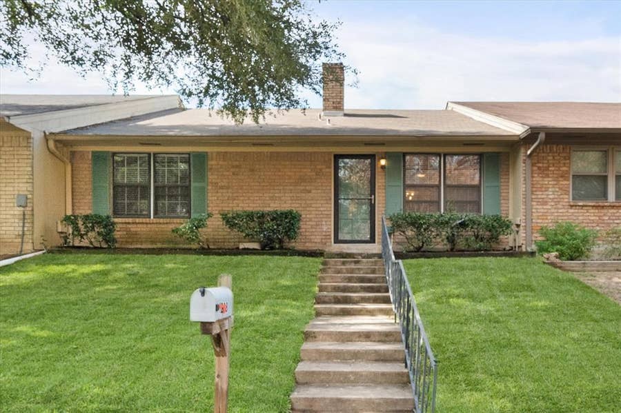 Property photo for 1208 Lexington Drive, Corsicana, TX
