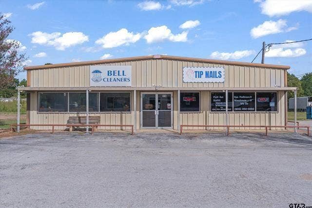 Property photo for 916 W Garland St, Grand Saline, TX