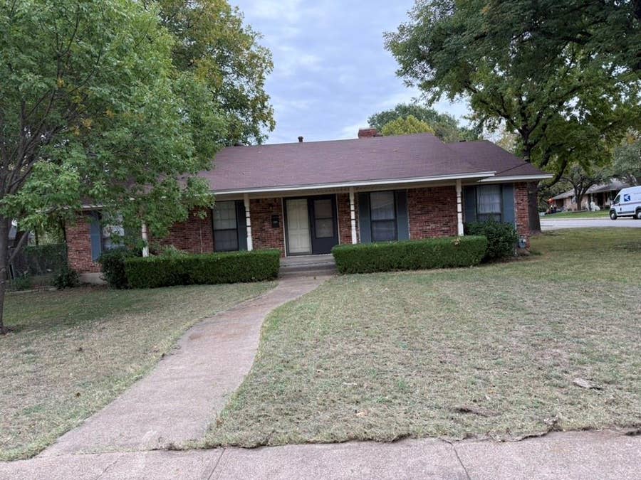 Property photo for 4029 Shady Hollow Lane, Dallas, TX