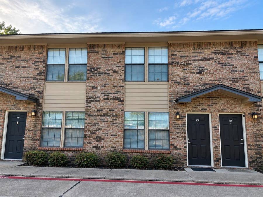 Property photo for 600 W Grand Avenue, #108, Arlington, TX