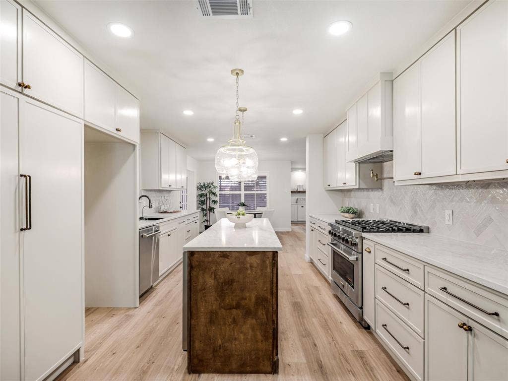 9929 Windledge Drive, Dallas, TX 75238