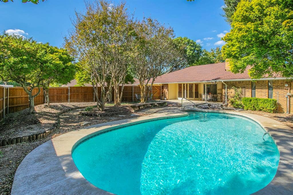 618 Meadowbrooke Drive, Duncanville, TX 75137