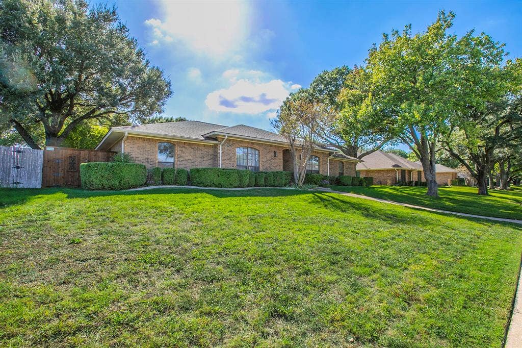 618 Meadowbrooke Drive, Duncanville, TX 75137