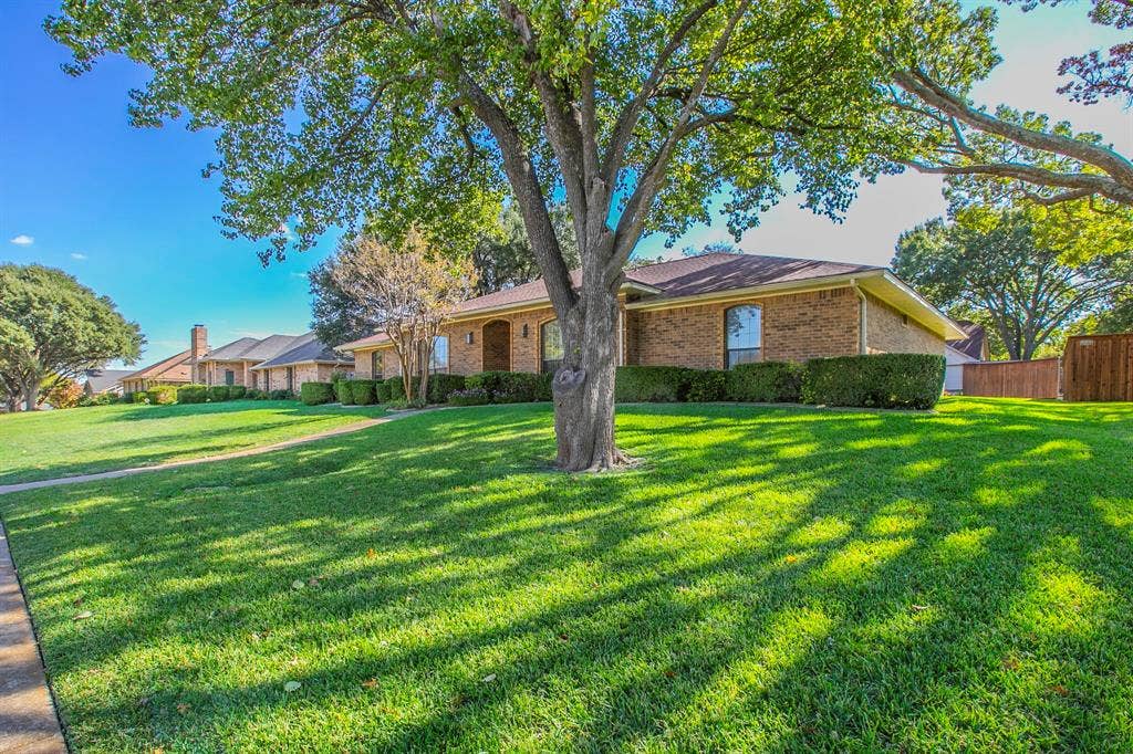 618 Meadowbrooke Drive, Duncanville, TX 75137