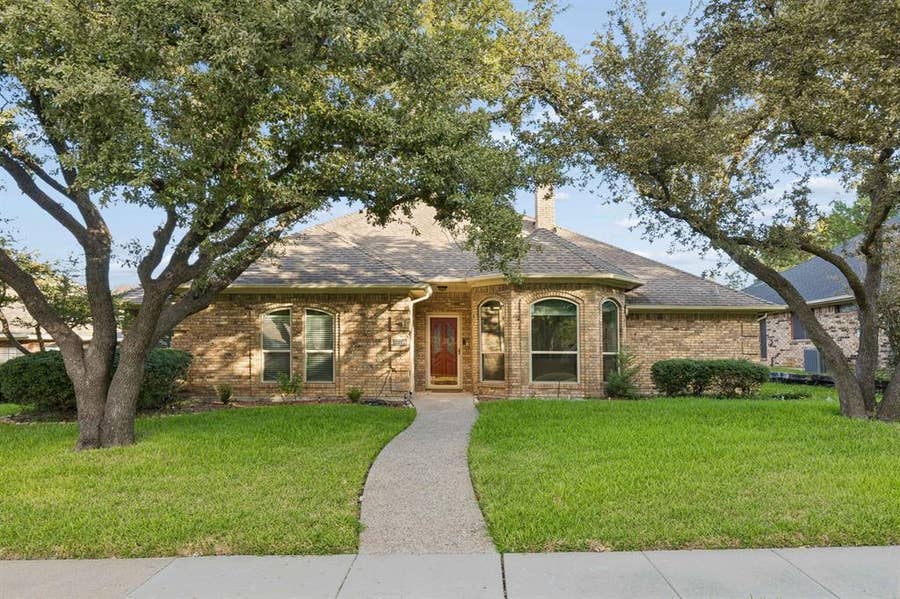 Property photo for 2311 Heatherwoods Way, Carrollton, TX