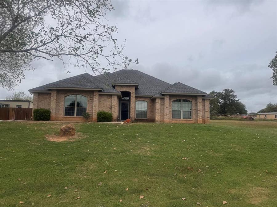 Property photo for 108 Nicole Lane, Weatherford, TX