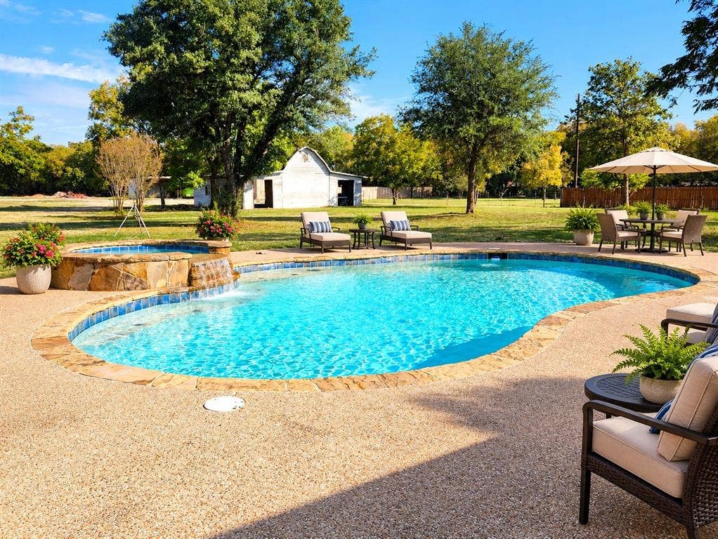 549 Pierce Road, Red Oak, TX 75154 549 Pierce Road, Red Oak, TX 75154