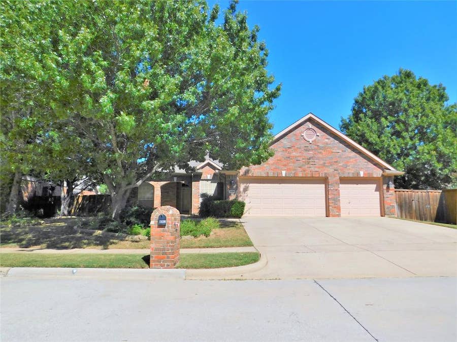 Property photo for 1828 Andover Lane, Corinth, TX