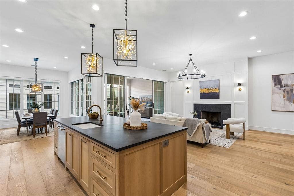 4 Mimosa Place, Richardson, TX 75080 4 Mimosa Place, Richardson, TX 75080
