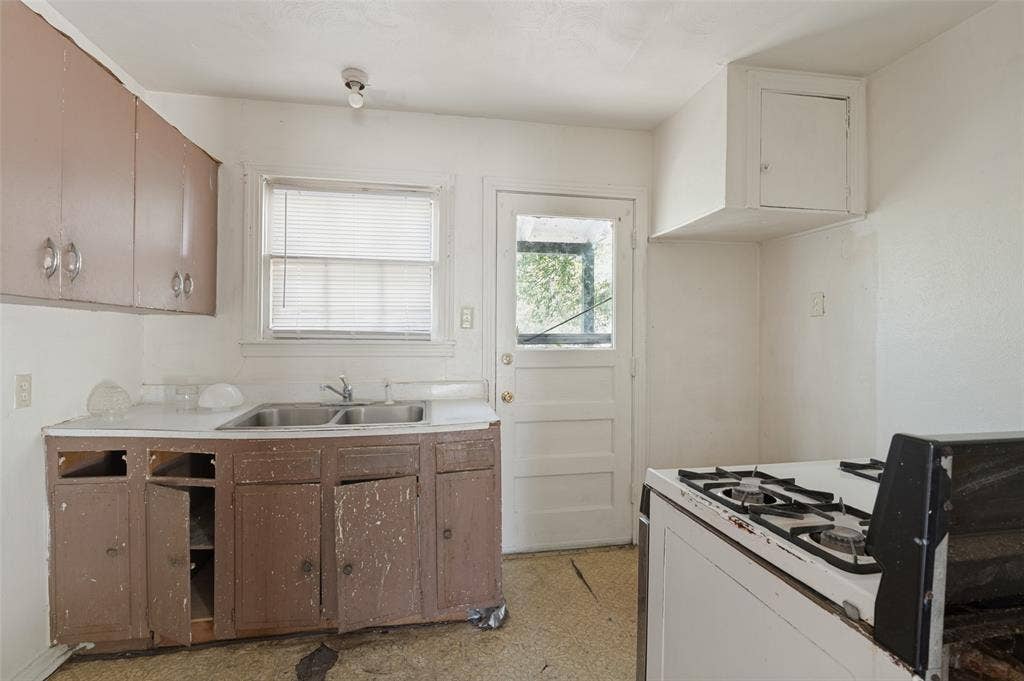 215 22nd Street, Grand Prairie, TX 75050 215 22nd Street, Grand Prairie, TX 75050