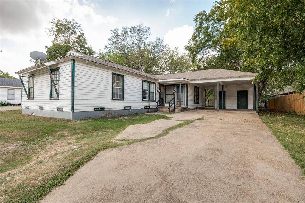 215 22nd Street, Grand Prairie, TX 75050 215 22nd Street, Grand Prairie, TX 75050