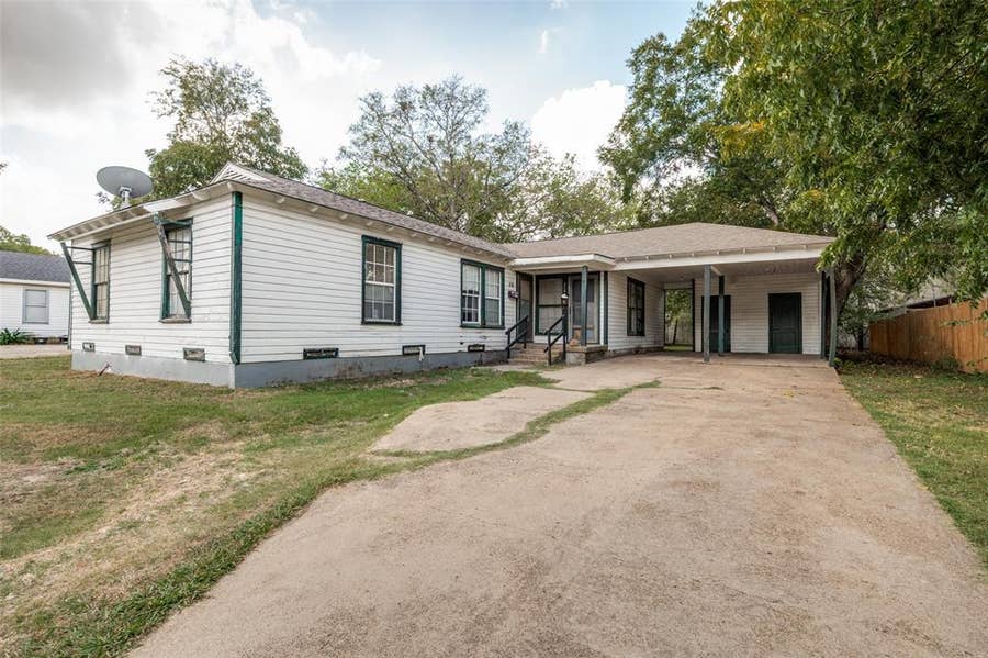 Property photo for 215 22nd Street, Grand Prairie, TX