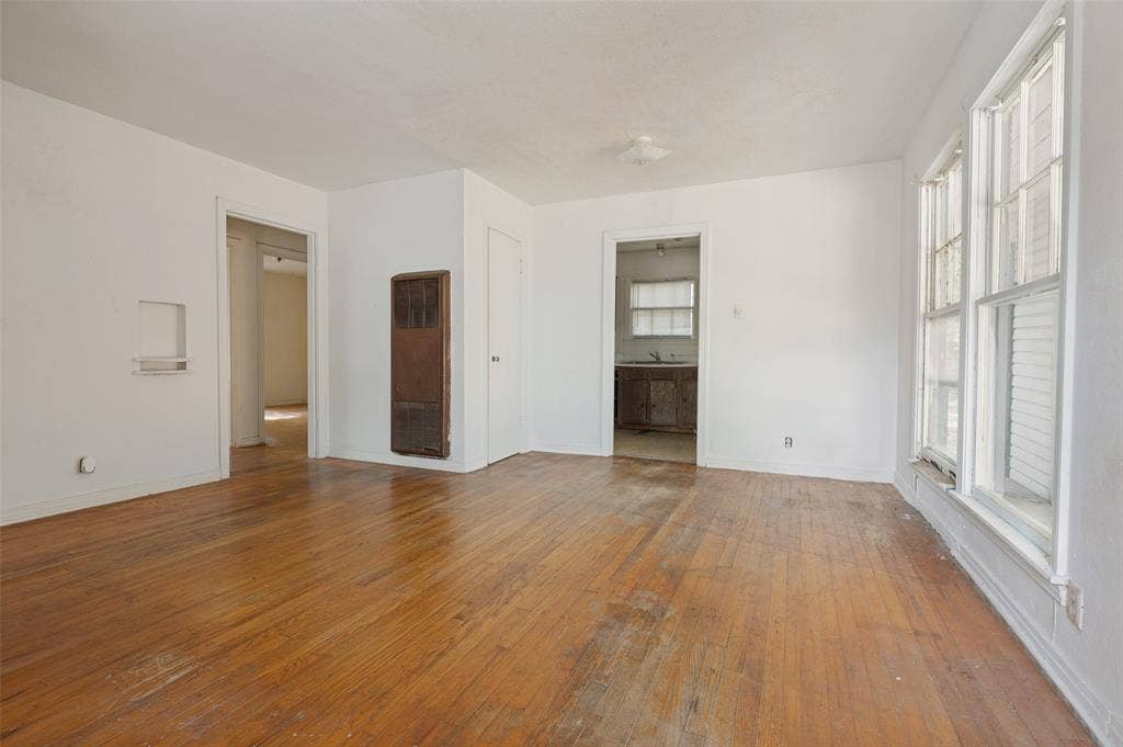 215 22nd Street, Grand Prairie, TX 75050 215 22nd Street, Grand Prairie, TX 75050