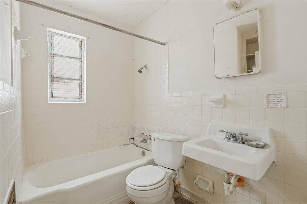 215 22nd Street, Grand Prairie, TX 75050 215 22nd Street, Grand Prairie, TX 75050