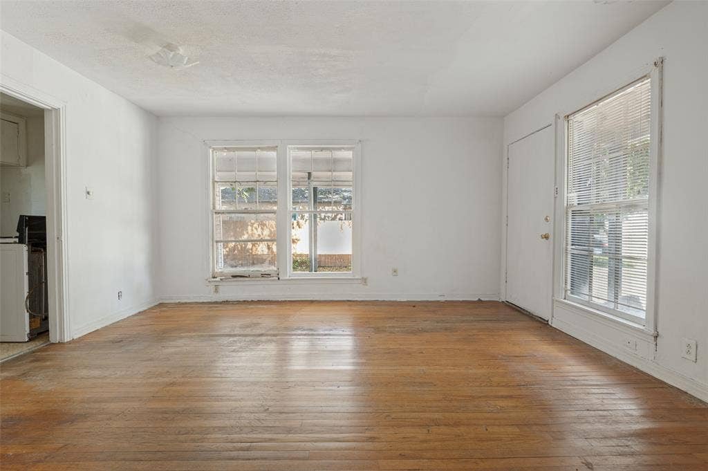 215 22nd Street, Grand Prairie, TX 75050 215 22nd Street, Grand Prairie, TX 75050