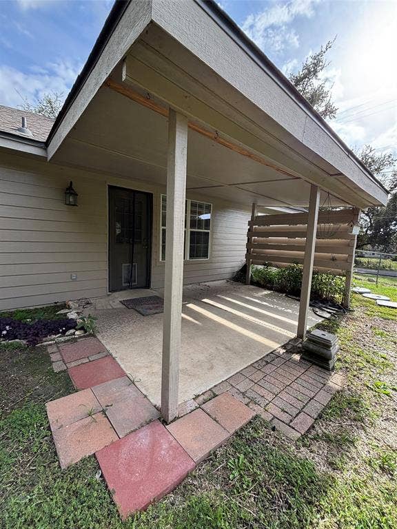 1 Mulberry Court, Morgans Point Resort, TX 76513 Covered patio featuring a concrete slab foundation, wood-post supports, privacy screen, and multi-colored paver border