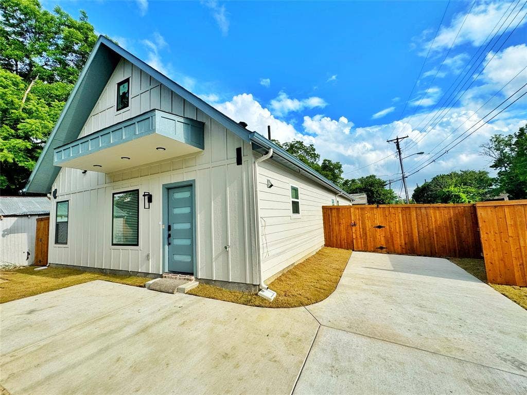 2916 Hemphill Street, Greenville, TX 75401 Unit B