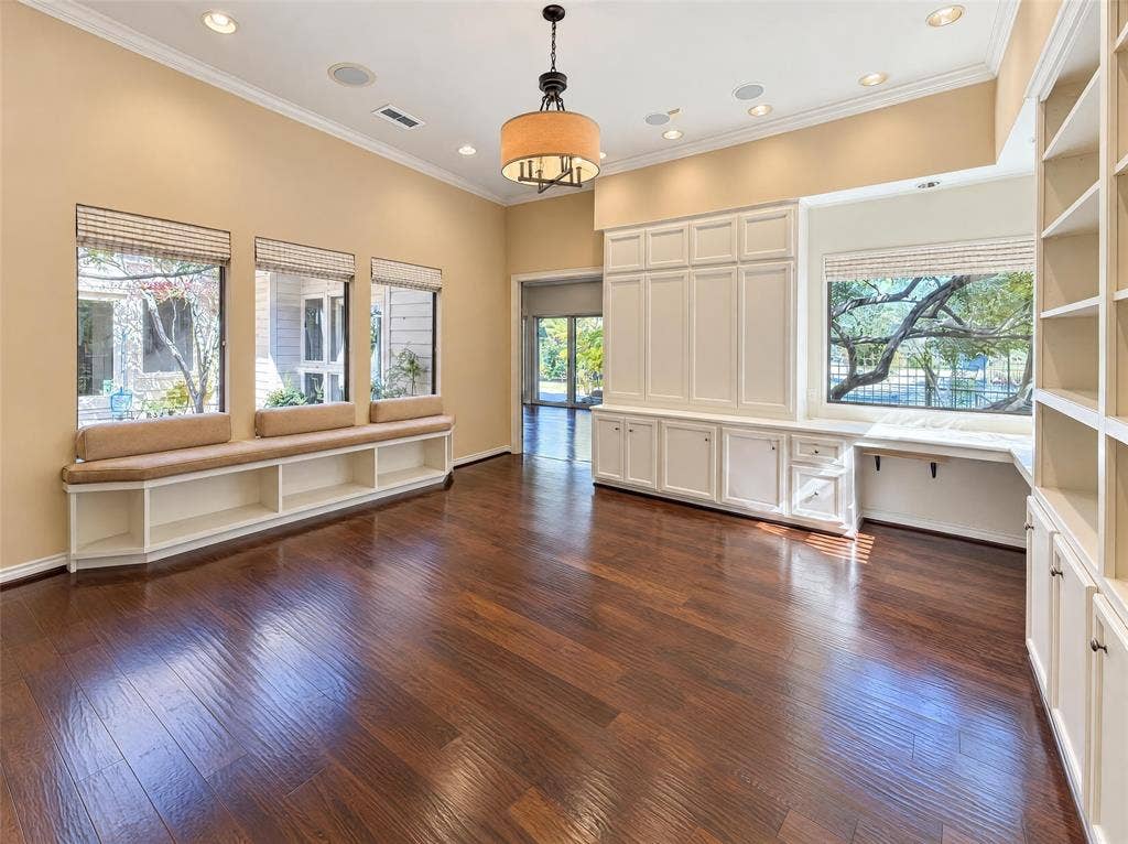 7266 Lupton Circle, Dallas, TX 75225