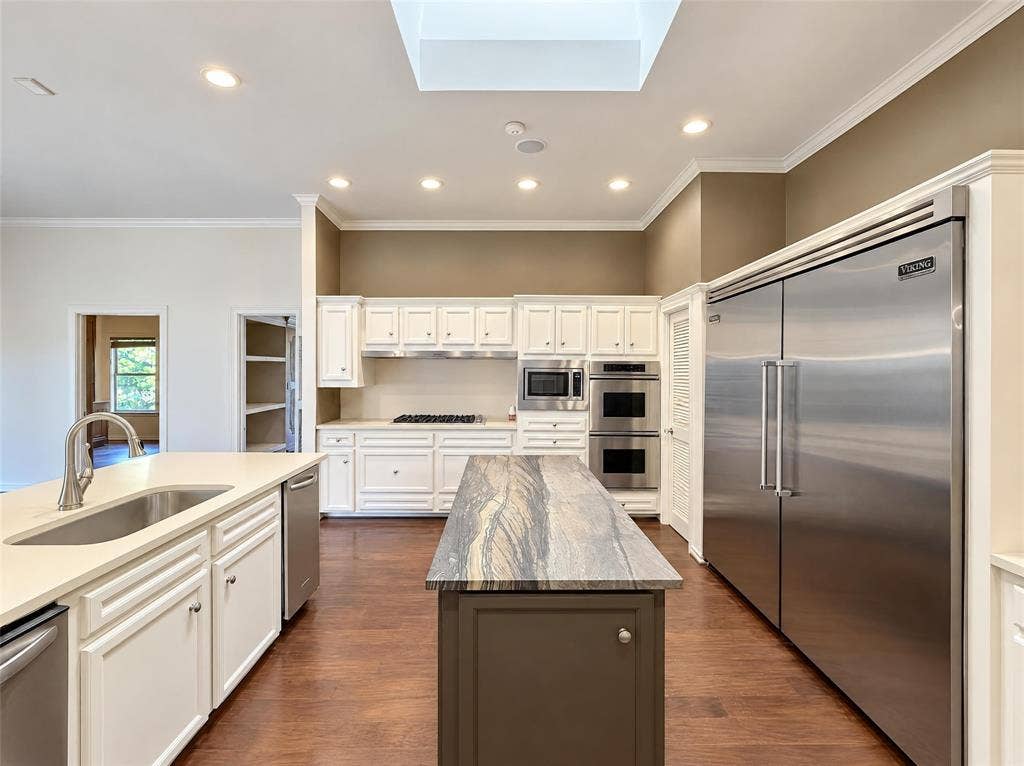 7266 Lupton Circle, Dallas, TX 75225