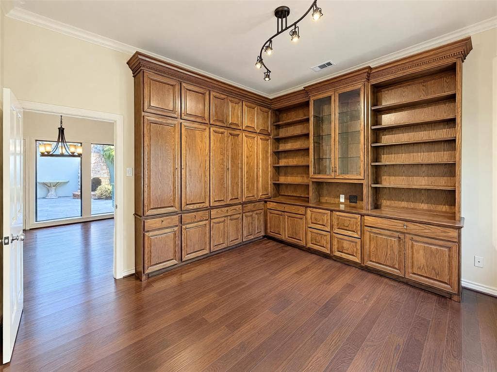 7266 Lupton Circle, Dallas, TX 75225